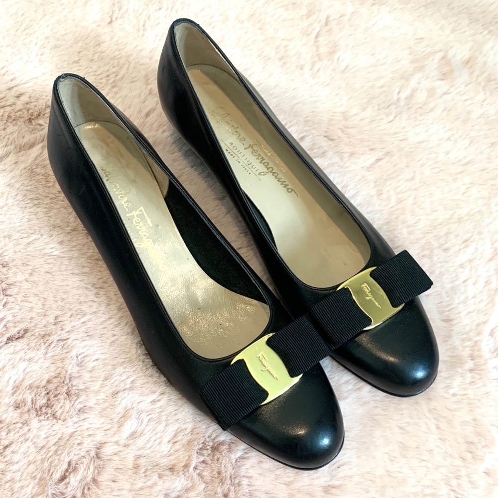 Salvatore Ferragamo Vara Patent Leather Pumps 7 Narrow - Picture 1 of 8